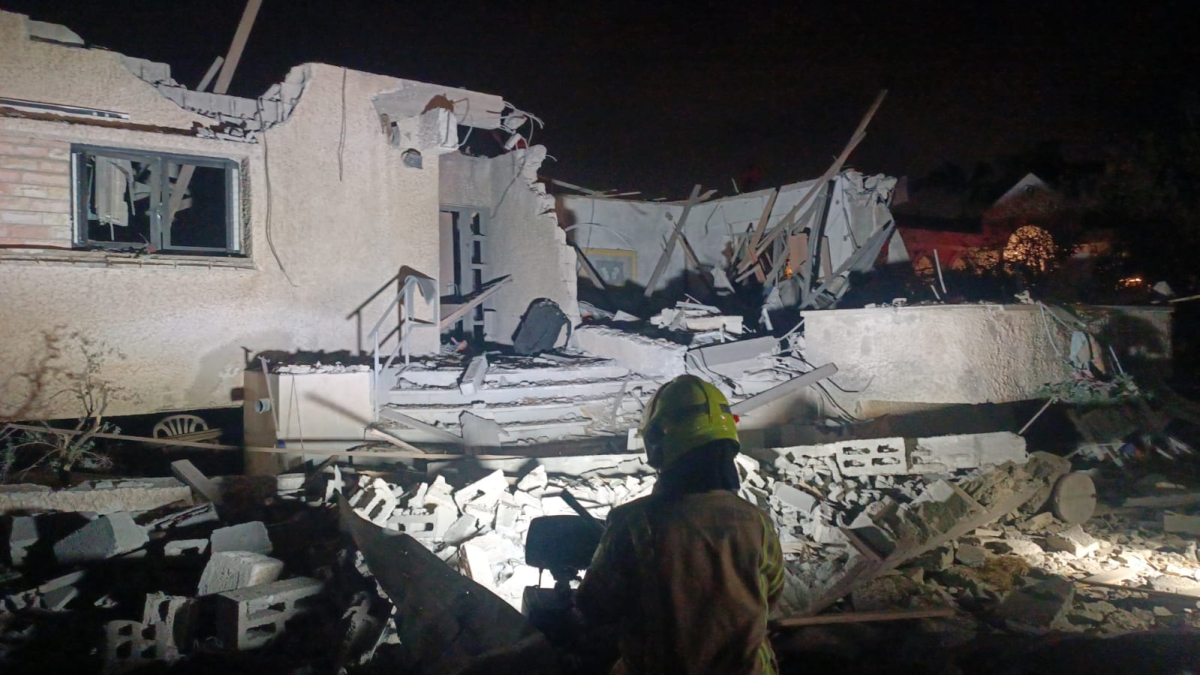 سقوط صاروخ مباشر من قطاع غزة بإتجاه إحدى القرى التعاونية قضاء الرملة 